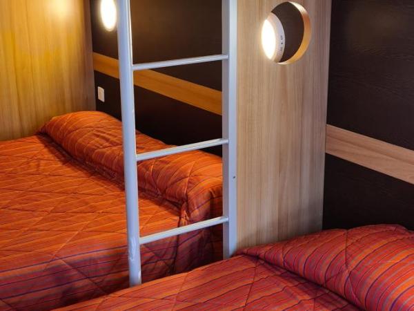 Premiere Classe Bayeux : photo 5 de la chambre chambre quadruple