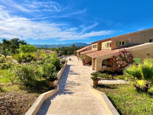 Villa La Source 83 - room close to St Tropez : photo 10 de la chambre chambre double - vue sur jardin