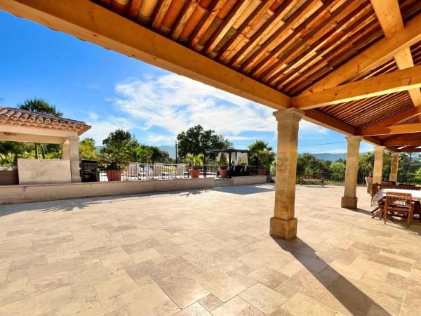 Villa La Source 83 - room close to St Tropez : photo 1 de la chambre chambre double - vue sur jardin