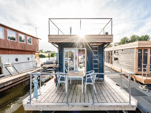 Tolles Tiny-Hausboot GÜNTER mit Dachterrasse : photo 1 de la chambre mobile home