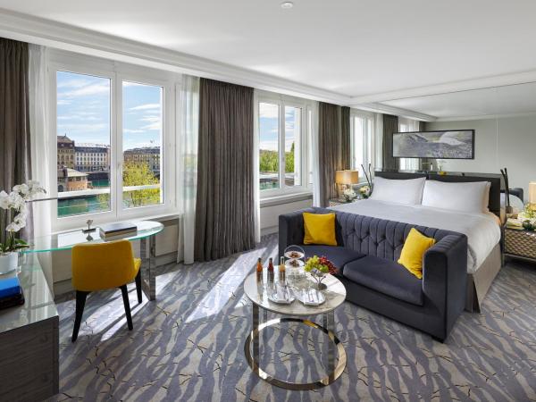Mandarin Oriental, Geneva : photo 4 de la chambre suite deluxe lit king-size avec vue sur la rivière