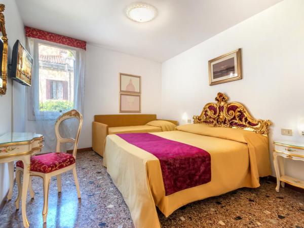 Hotel Casa Boccassini : photo 1 de la chambre chambre triple classique