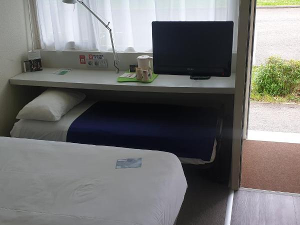 Campanile Chalon sur Saône : photo 4 de la chambre chambre avec 1 lit double et 1 lit junior
