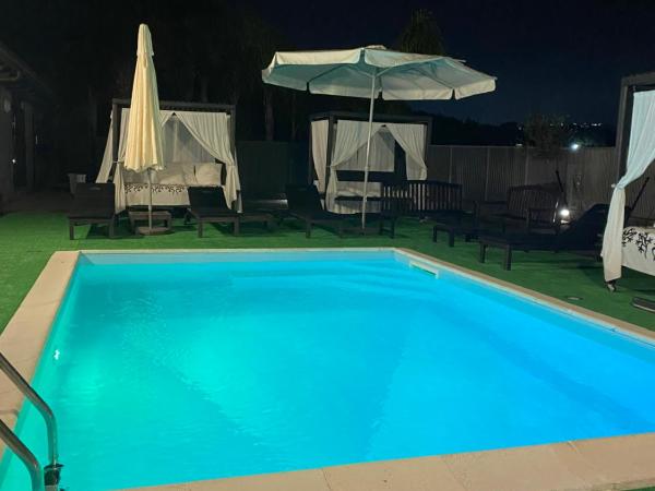 Lux House : photo 7 de la chambre appartement - vue sur piscine 