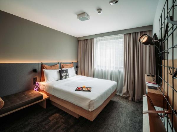 Moxy Sion : photo 1 de la chambre chambre lit queen-size deluxe moxy