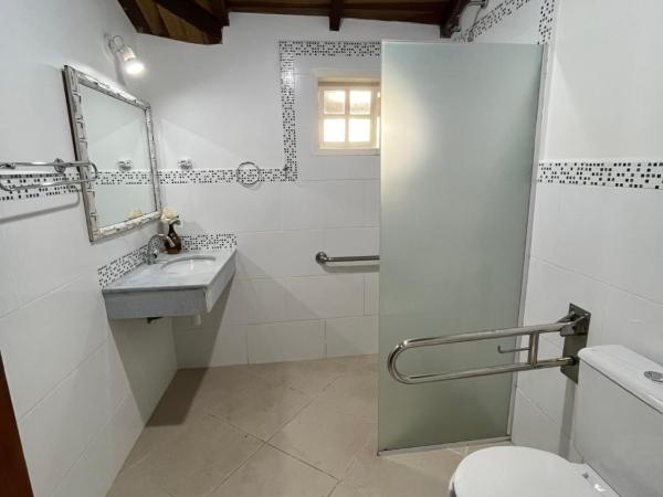 Pousada Praia e Conforto : photo 6 de la chambre chambre double - accessible aux personnes à mobilité réduite
