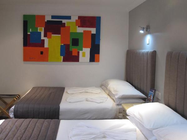 Alhambra Hotel : photo 5 de la chambre chambre quadruple