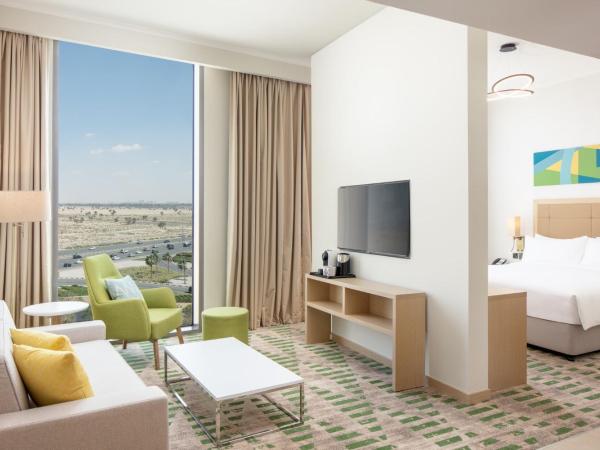 Holiday Inn & Suites - Dubai Science Park, an IHG Hotel : photo 5 de la chambre suite lit king-size