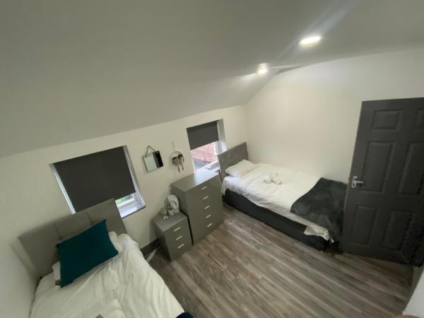 Nice Ensuite Rooms close to Anfield Stadium & city centre : photo 1 de la chambre chambre double ou lits jumeaux deluxe – vue sur jardin