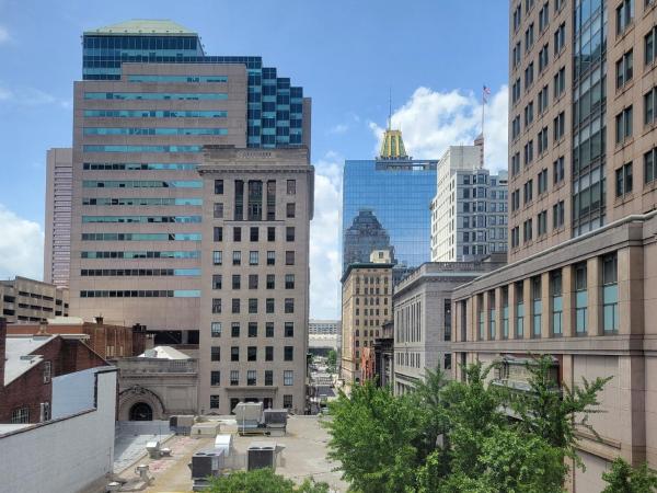 Staybridge Suites Baltimore - Inner Harbor, an IHG Hotel : photo 3 de la chambre studio queen suite with two queen beds and city view