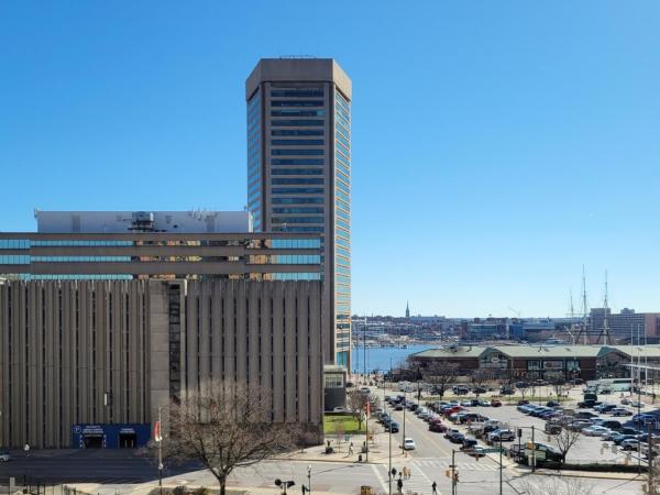 Staybridge Suites Baltimore - Inner Harbor, an IHG Hotel : photo 9 de la chambre one-bedroom king suite with sofa bed and harbour view