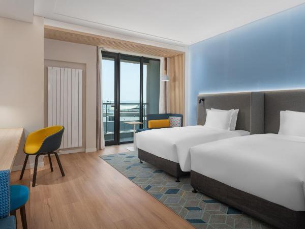 Holiday Inn Express Dalian Golden Pebble Beach, an IHG Hotel : photo 3 de la chambre grande chambre lits jumeaux avec vue sur la mer