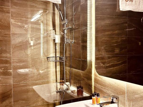 FİFTY5 SUİTE HOTEL : photo 2 de la chambre chambre triple avec vue
