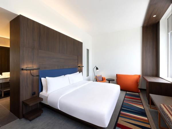 Aloft Al Mina, Dubai Jumeirah : photo 4 de la chambre suite 2 chambres avec 1 lit king size et 2 lits simples - navette gratuite vers le dubaï mall/burj khalifa et l’aéroport international de dubaï (dxb)