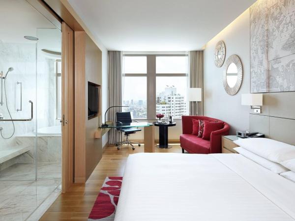 Bangkok Marriott Hotel Sukhumvit : photo 1 de la chambre chambre exécutive avec lit king-size et accès au salon exécutif