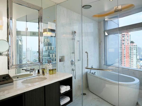 Bangkok Marriott Hotel Sukhumvit : photo 3 de la chambre chambre exécutive avec lit king-size et accès au salon exécutif