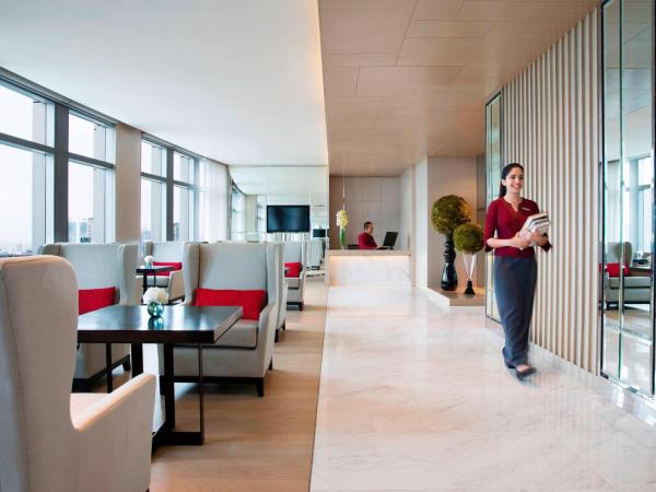 Bangkok Marriott Hotel Sukhumvit : photo 6 de la chambre chambre exécutive avec lit king-size et accès au salon exécutif