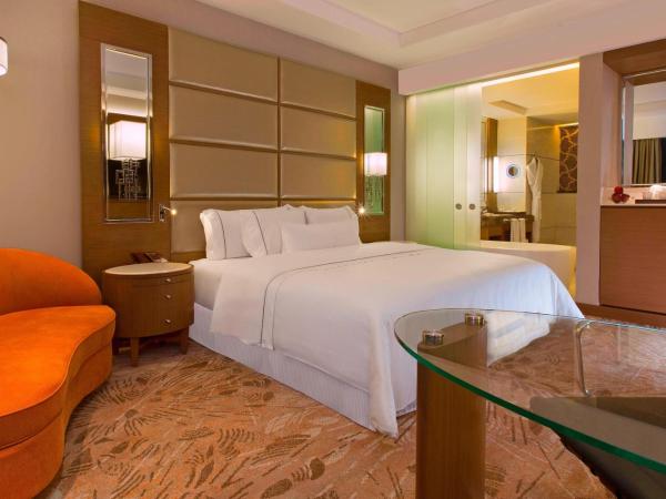 The Westin Chennai Velachery : photo 3 de la chambre deluxe king guest room pool view with bath tub