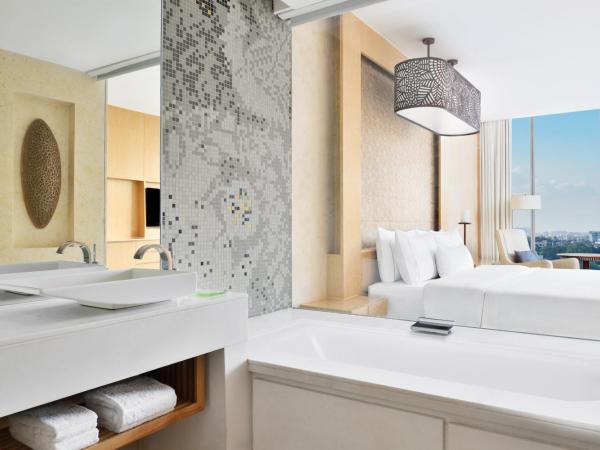 The Westin Gurgaon, New Delhi : photo 5 de la chambre premium king room pool view