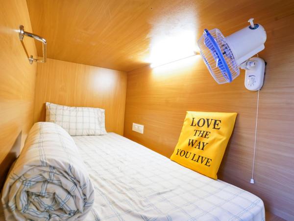 Urban Nomads Pods Parkview CoLive and CoWork : photo 1 de la chambre dortoir mixte de 4 lits