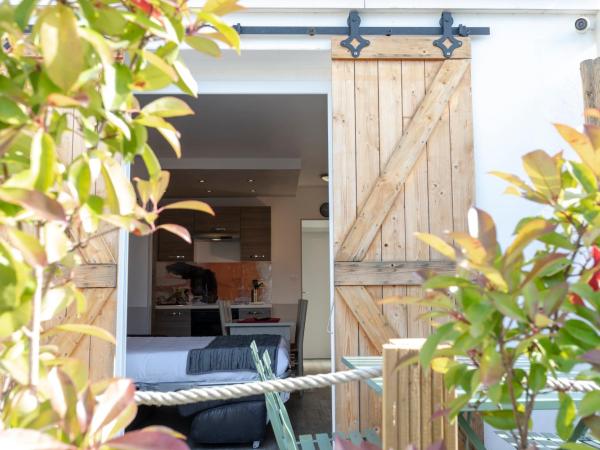 Logis Le Nid du Pont de Gau : photo 6 de la chambre studio avec terrasse