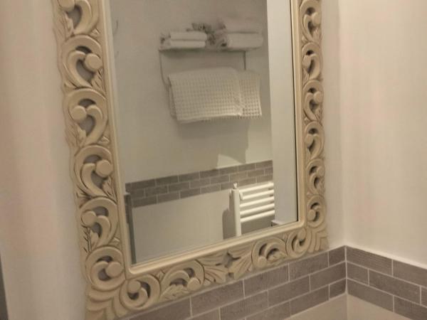 BeB San Lorenzo : photo 3 de la chambre chambre double avec salle de bains privative