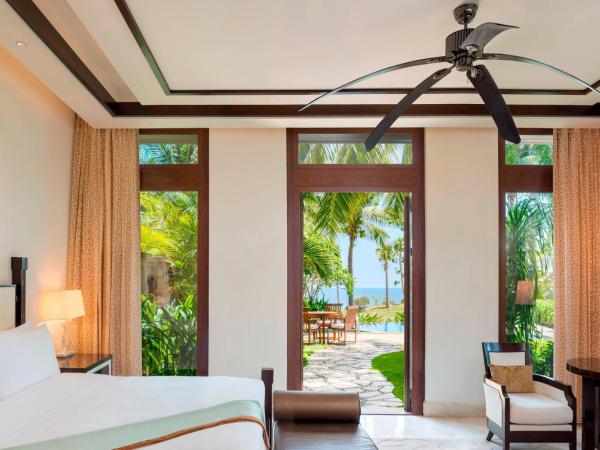 The St. Regis Sanya Yalong Bay Resort : photo 8 de la chambre seaside villa, 1 bedroom villa, king, seafront, pool access ( stay 2 nights or more: sanya airport pick up and drop off service once)