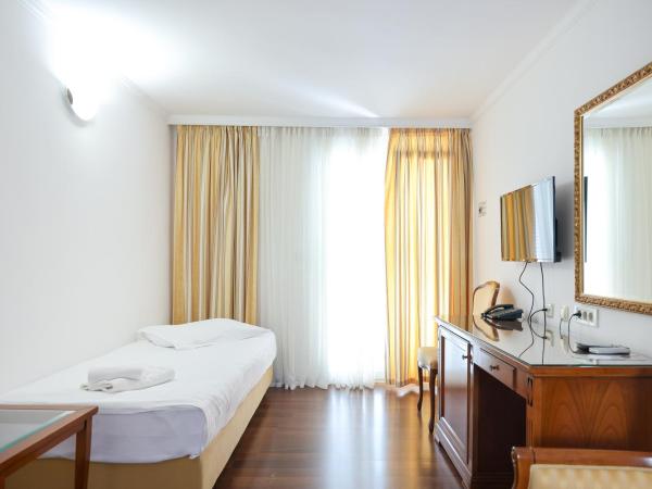 Hotel Val All Inclusive : photo 6 de la chambre chambre familiale avec balcon - vue sur mer