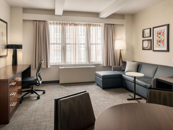 Residence Inn by Marriott New York Manhattan/ Midtown Eastside : photo 2 de la chambre suite avec 2 lits queen-size