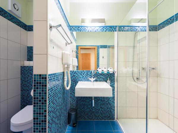 Jan Maria Hotel & Restaurant : photo 5 de la chambre chambre triple