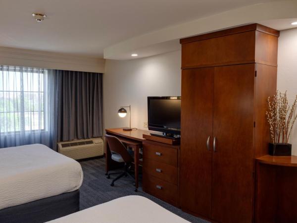 Courtyard by Marriott Oklahoma City North/Quail Springs : photo 8 de la chambre chambre avec 2 grands lits queen-size