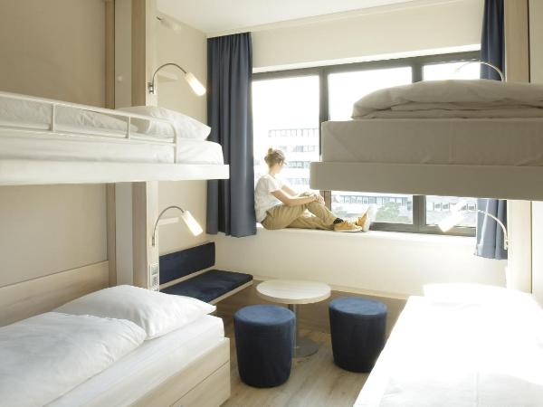 H2 Hotel Berlin-Alexanderplatz : photo 8 de la chambre chambre quadruple