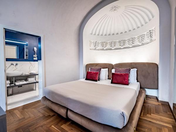 Hotel La Scaletta al Ponte Vecchio : photo 9 de la chambre chambre lit king-size - vue sur jardin