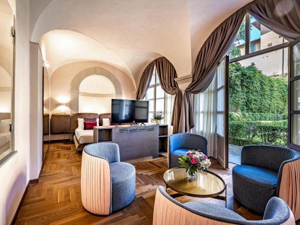 Hotel La Scaletta al Ponte Vecchio : photo 2 de la chambre chambre lit king-size - vue sur jardin