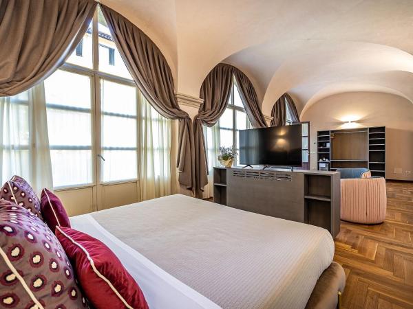 Hotel La Scaletta al Ponte Vecchio : photo 10 de la chambre chambre lit king-size - vue sur jardin