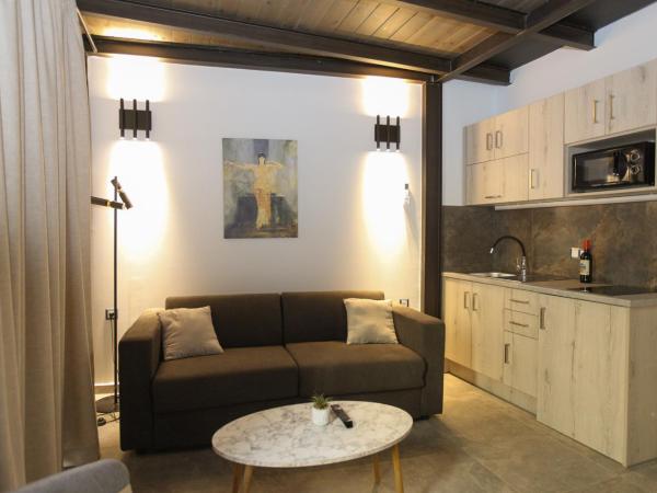 Medusa Apartments : photo 8 de la chambre appartement en duplex