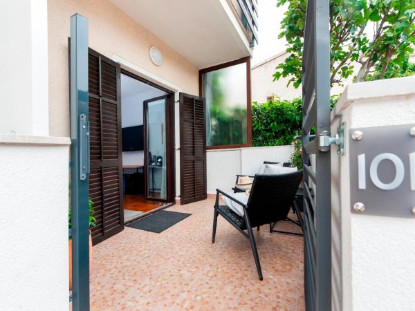 Villa B&B Marina & Parking Free : photo 1 de la chambre chambre double avec terrasse