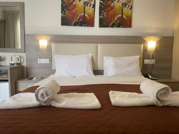 Voula Hotel : photo 1 de la chambre chambre double avec balcon