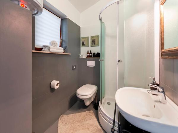 Villa B&B Marina & Parking Free : photo 10 de la chambre chambre double premium avec terrasse