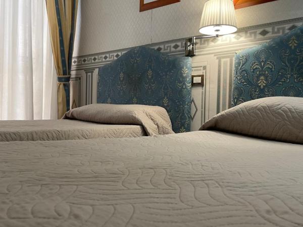 City Hall : photo 1 de la chambre chambre lits jumeaux - vue sur jardin