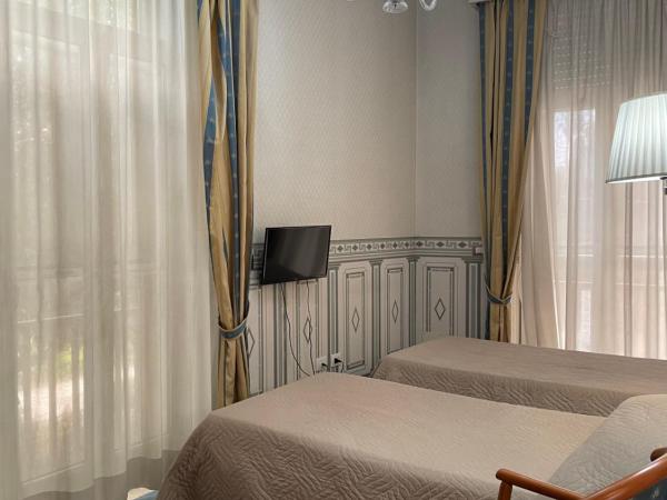 City Hall : photo 3 de la chambre chambre lits jumeaux - vue sur jardin