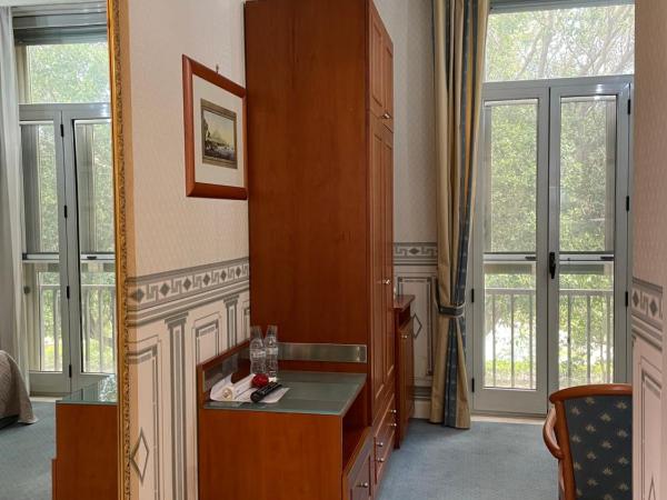 City Hall : photo 6 de la chambre chambre lits jumeaux - vue sur jardin
