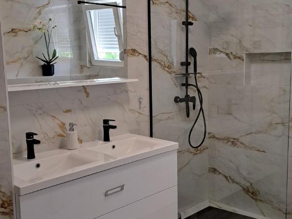 Apartments Stars : photo 2 de la chambre chambre triple de luxe