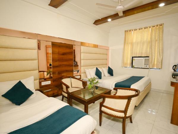 Hotel Baba Deluxe -By RCG Hotels : photo 1 de la chambre chambre triple classique
