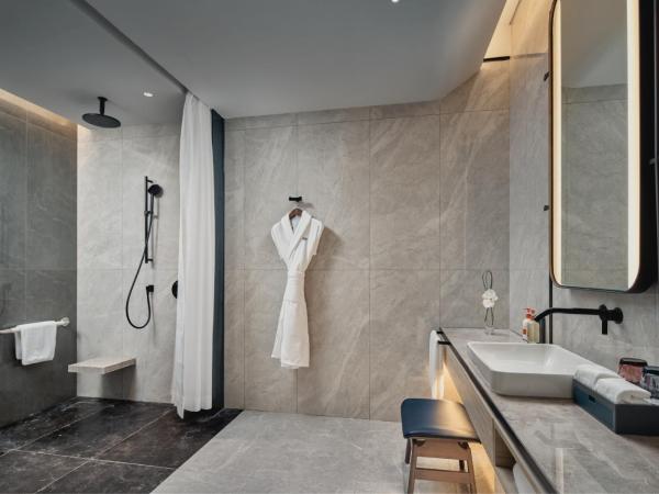 Crowne Plaza Hangzhou Riverside, an IHG Hotel : photo 1 de la chambre chambre lit king-size standard - accessible aux personnes à mobilité réduite