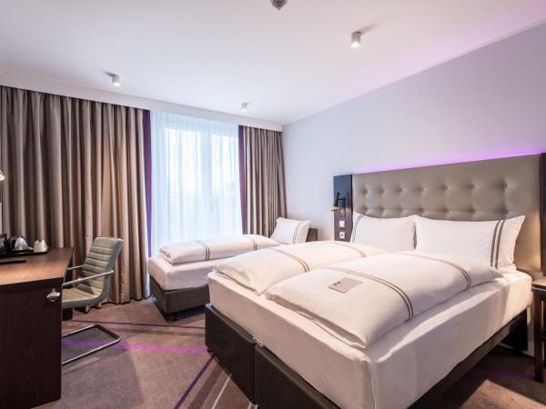 Premier Inn Leipzig City Oper : photo 1 de la chambre chambre triple standard