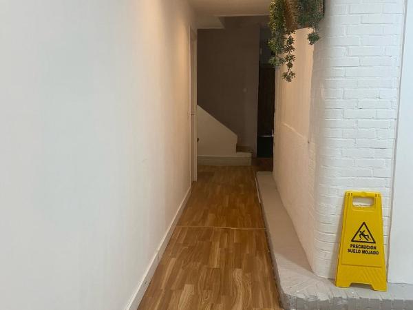 Hostal The Monkey Room : photo 5 de la chambre chambre double intérieur