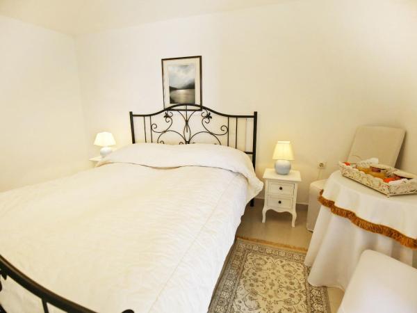 Villa Triana-Adults Only : photo 4 de la chambre chambre double