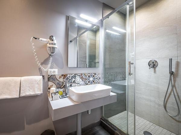 Martelli 6 Suite & Apartments : photo 6 de la chambre chambre double ou lits jumeaux mansardée