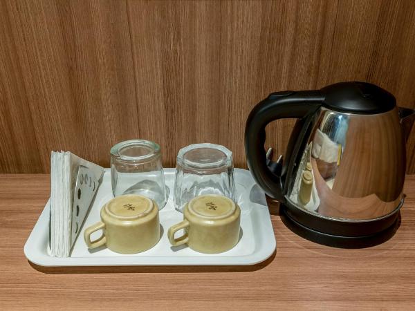 Treebo Hiland Suites : photo 6 de la chambre chambre double standard